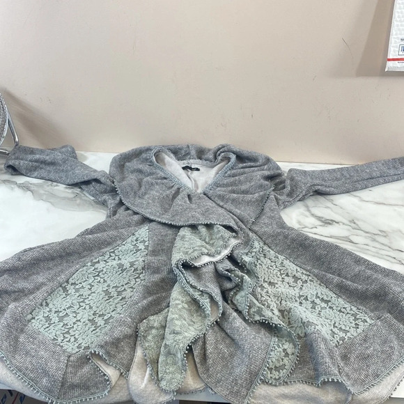 Ryu Sweater Cardigan Womens Medium Gray Long Sleeve Ruffle Drape Lace ModCloth‎ - Picture 12 of 13